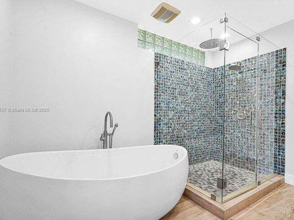 928 Belle Meade Island Dr, Miami FL 33138