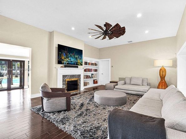 928 Belle Meade Island Dr, Miami FL 33138