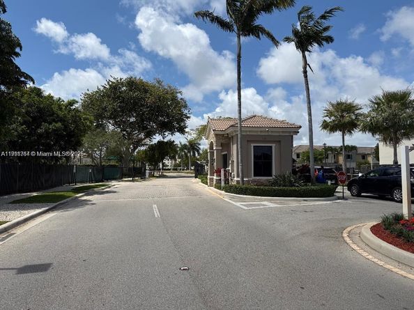 424 NE 194 Ter, Miami FL 33179