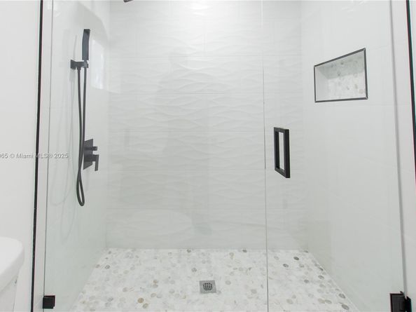 2735 SW 19th St, Miami FL 33145