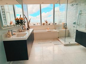 851 NE 1st Ave 2212, Miami FL 33132