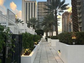 851 NE 1st Ave 2212, Miami FL 33132