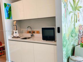 851 NE 1st Ave 2212, Miami FL 33132