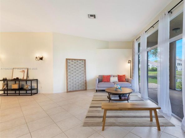2549 Egret Lake Dr, Green Acres FL 33413