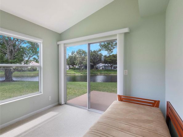 2549 Egret Lake Dr, Green Acres FL 33413