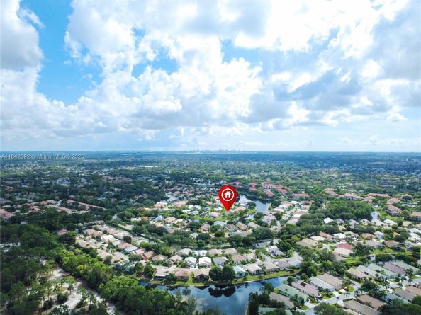 2549 Egret Lake Dr, Green Acres FL 33413