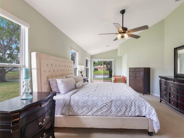 2549 Egret Lake Dr, Green Acres FL 33413
