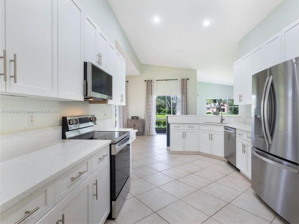 2549 Egret Lake Dr, Green Acres FL 33413