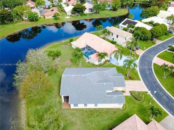 2549 Egret Lake Dr, Green Acres FL 33413