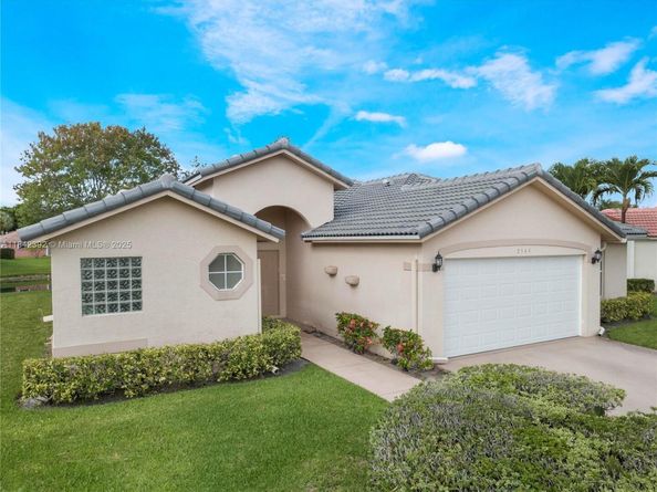 2549 Egret Lake Dr, Green Acres FL 33413