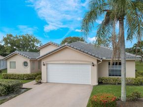 2549 Egret Lake Dr, Green Acres FL 33413