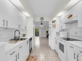 801 SW 138th Ave 310E, Pembroke Pines FL 33027