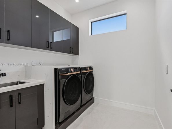 9330 SW 34th St, Miami FL 33165