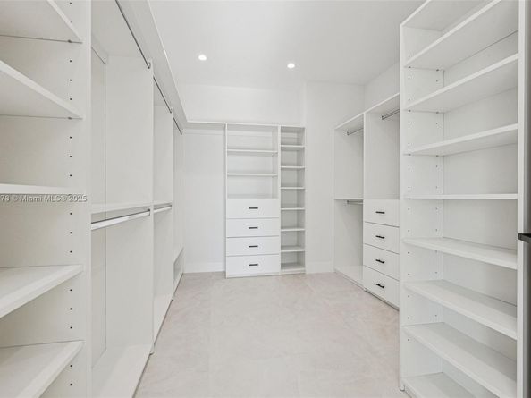 9330 SW 34th St, Miami FL 33165