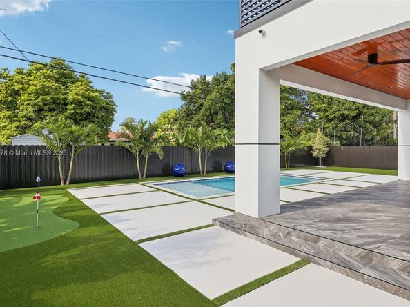 9330 SW 34th St, Miami FL 33165