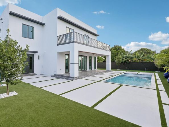 9330 SW 34th St, Miami FL 33165