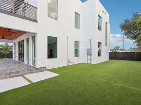 9330 SW 34th St, Miami FL 33165
