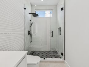 9330 SW 34th St, Miami FL 33165