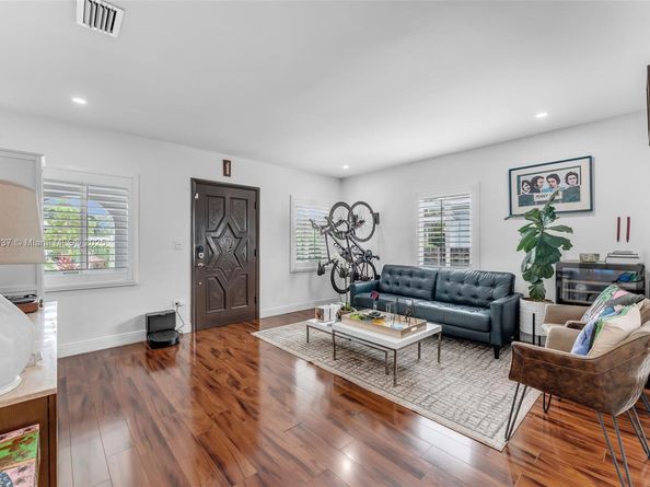3075 SW 19th St, Miami FL 33145