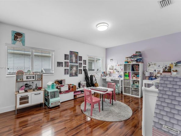 3075 SW 19th St, Miami FL 33145