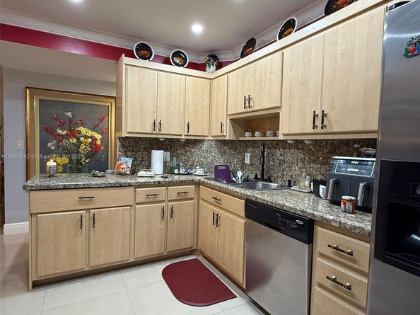 4350 Hillcrest Dr 112, Hollywood FL 33021