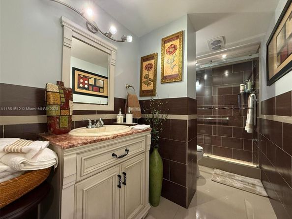 4350 Hillcrest Dr 112, Hollywood FL 33021