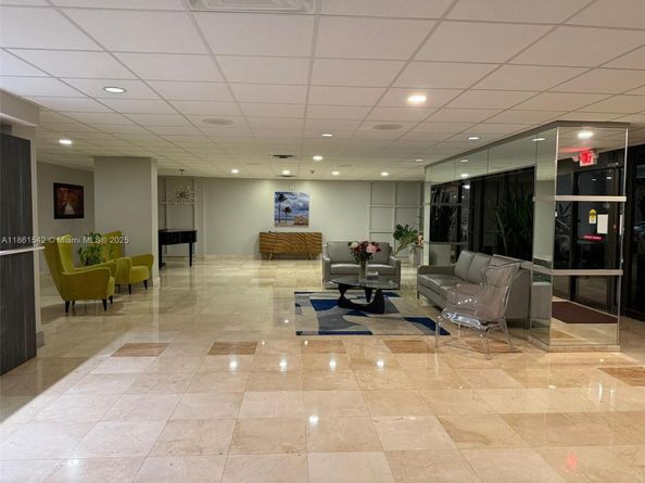 4350 Hillcrest Dr 112, Hollywood FL 33021