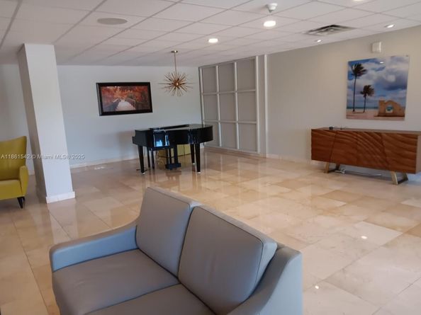 4350 Hillcrest Dr 112, Hollywood FL 33021
