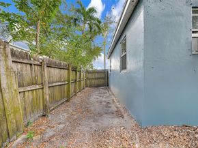 6629 Sheridan St, Hollywood FL 33024