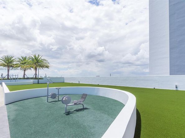 16385 Biscayne Blvd 904, North Miami Beach FL 33160