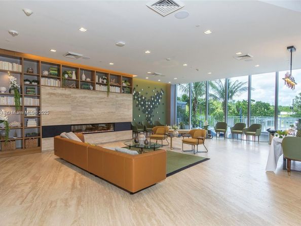 16385 Biscayne Blvd 904, North Miami Beach FL 33160