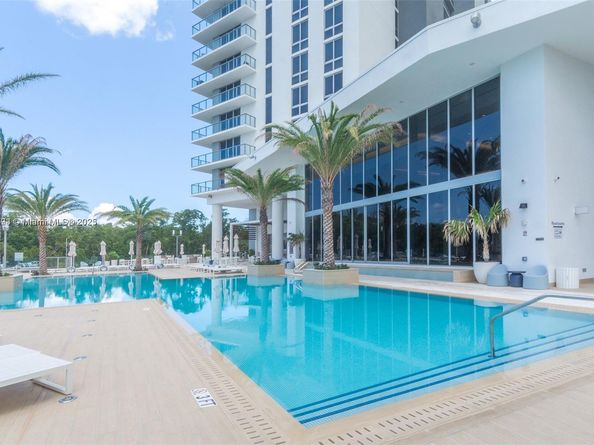 16385 Biscayne Blvd 904, North Miami Beach FL 33160