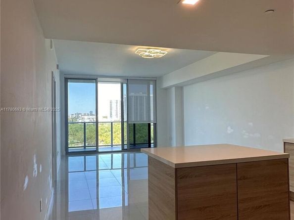 16385 Biscayne Blvd 904, North Miami Beach FL 33160