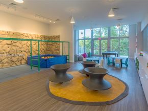 16385 Biscayne Blvd 904, North Miami Beach FL 33160