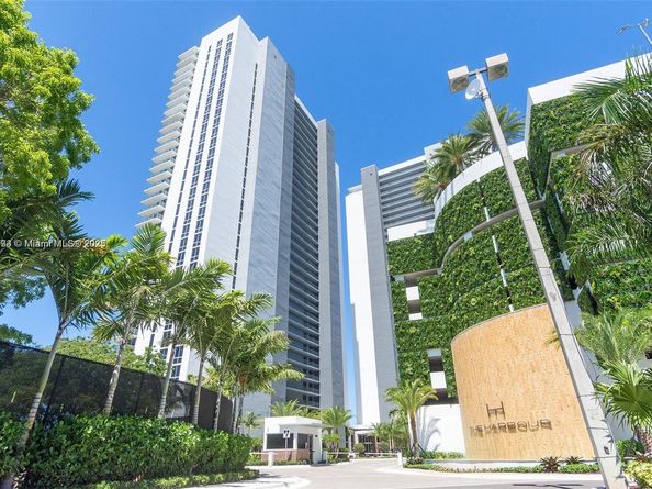 16385 Biscayne Blvd 904, North Miami Beach FL 33160