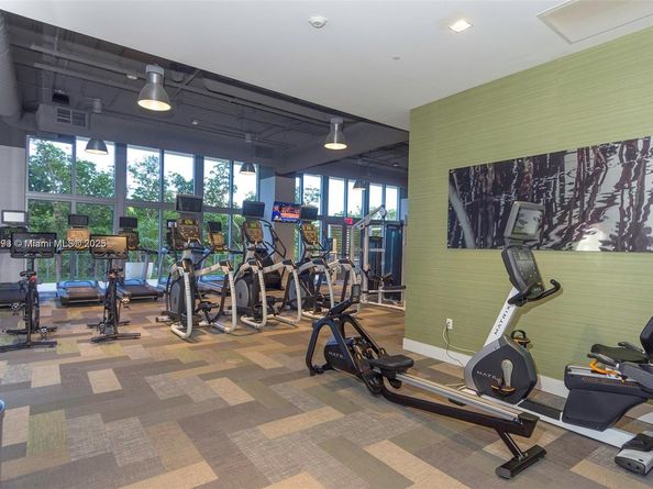 16385 Biscayne Blvd 904, North Miami Beach FL 33160