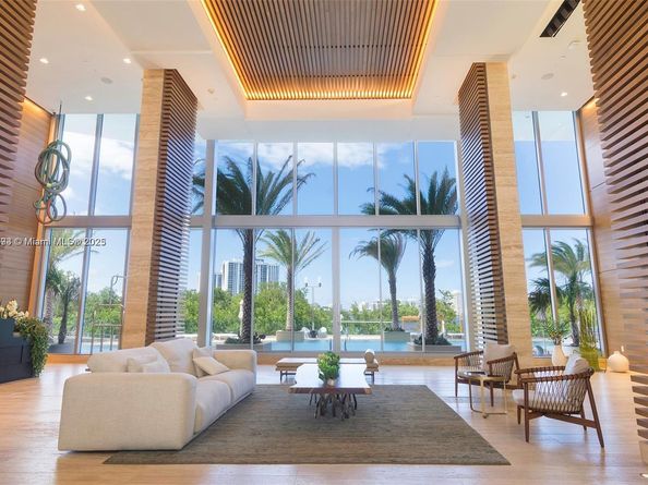 16385 Biscayne Blvd 904, North Miami Beach FL 33160
