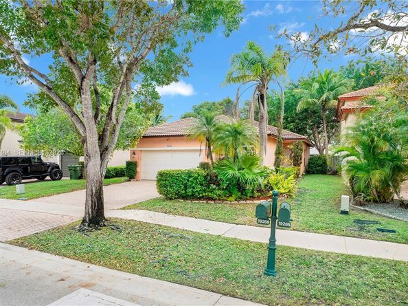 19269 NW 14th St, Pembroke Pines FL 33029