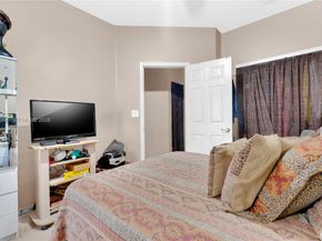 19269 NW 14th St, Pembroke Pines FL 33029