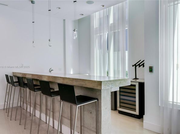 234 NE 3rd St LPH06, Miami FL 33132