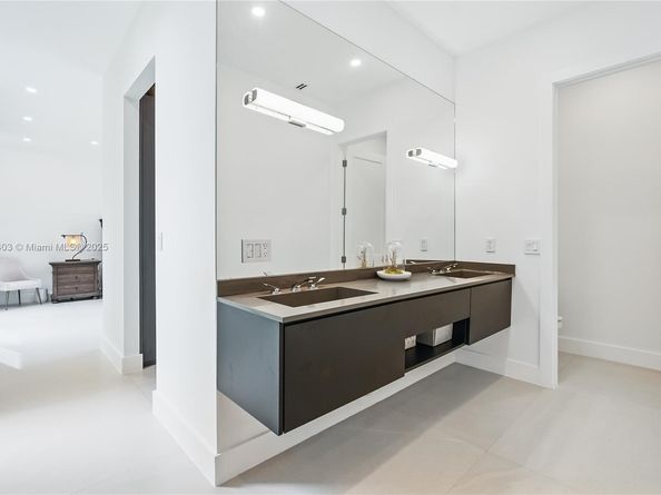 1845 NE 124th St, North Miami FL 33181