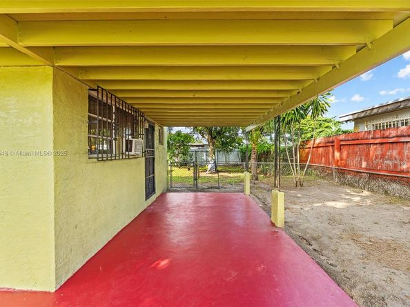 2620 SW 53rd Ave, West Park FL 33023