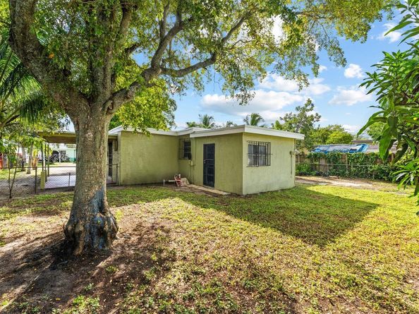 2620 SW 53rd Ave, West Park FL 33023