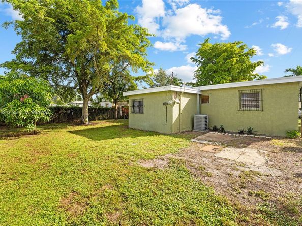 2620 SW 53rd Ave, West Park FL 33023