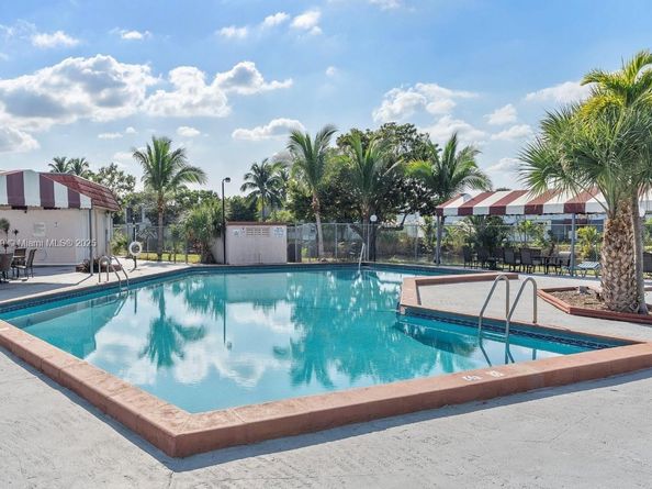 135 NE 202nd Ter N18, Miami Gardens FL 33179