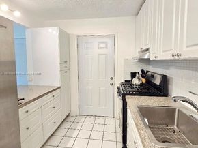 135 NE 202nd Ter N18, Miami Gardens FL 33179