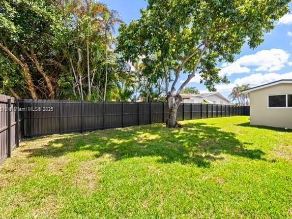 3333 Roosevelt St, Hollywood FL 33021