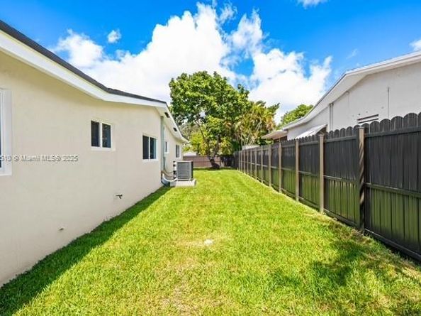 3333 Roosevelt St, Hollywood FL 33021