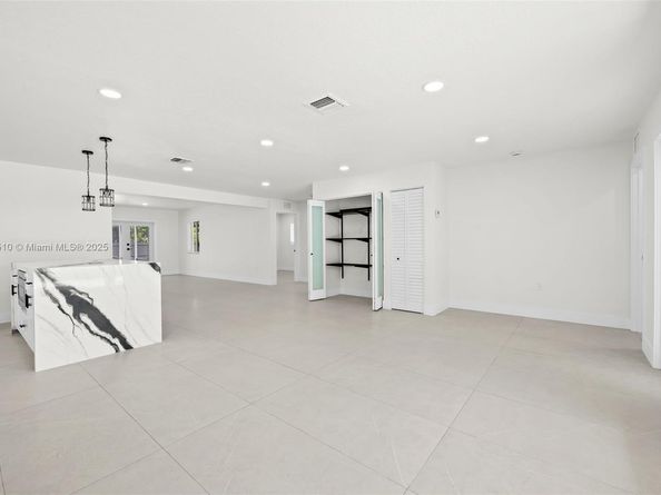 3333 Roosevelt St, Hollywood FL 33021