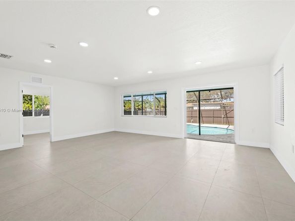 3333 Roosevelt St, Hollywood FL 33021